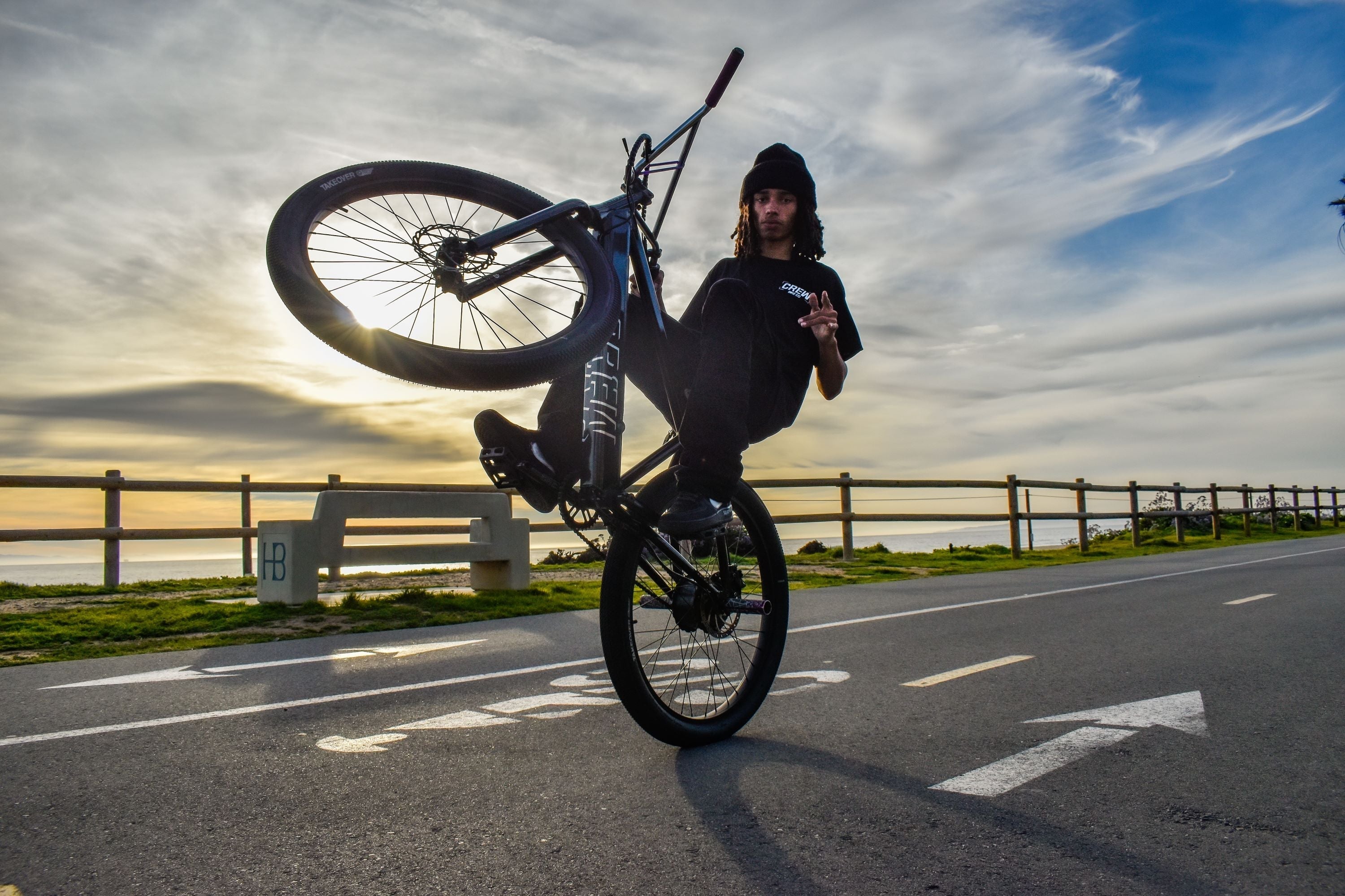 Oneway Bdog shows us how to Wheelie the Crew Method 750